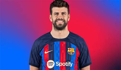 Rumors claim Pique is gay and thats why he broke up。